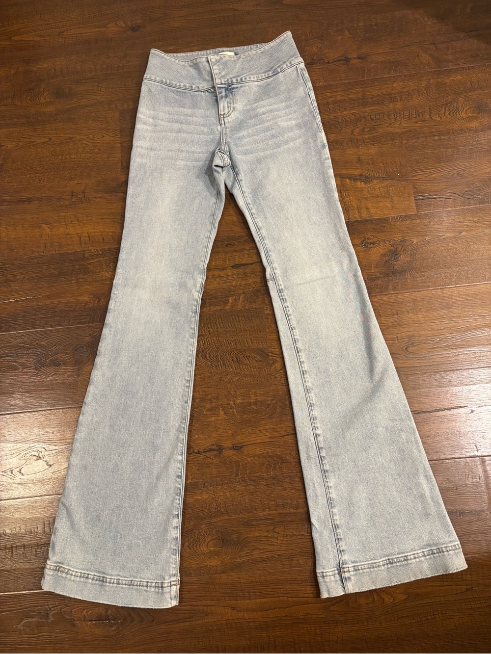 Alice + Olivia Hot Mid Rise Jeans - Picture 5 of 13
